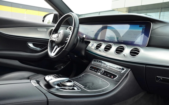 Mercedes-Benz Klasa E cena 174890 przebieg: 71000, rok produkcji 2020 z Świętochłowice małe 562
